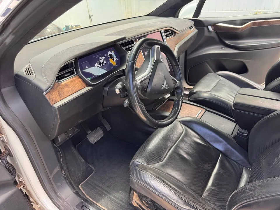 2016 Tesla Model X - Image 13 of 18