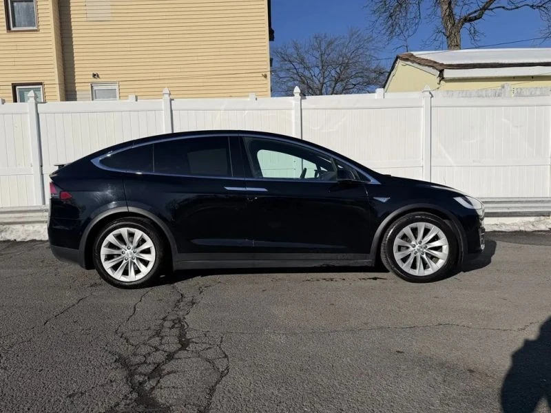 2016 Tesla Model X - Image 8 of 12