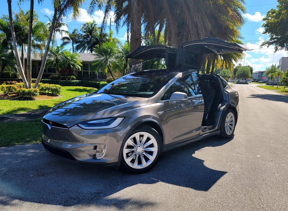 2016 Tesla Model X - Image 14 of 31