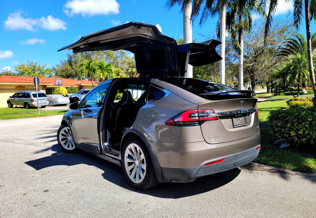 2016 Tesla Model X - Image 20 of 31