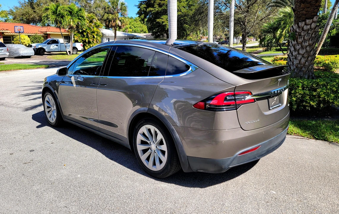 2016 Tesla Model X - Image 7 of 31