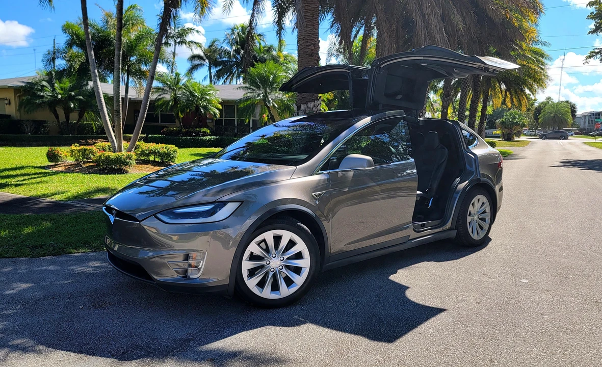 2016 Tesla Model X - Image 15 of 31