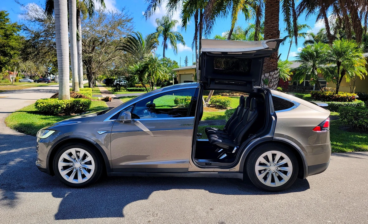 2016 Tesla Model X - Image 17 of 31