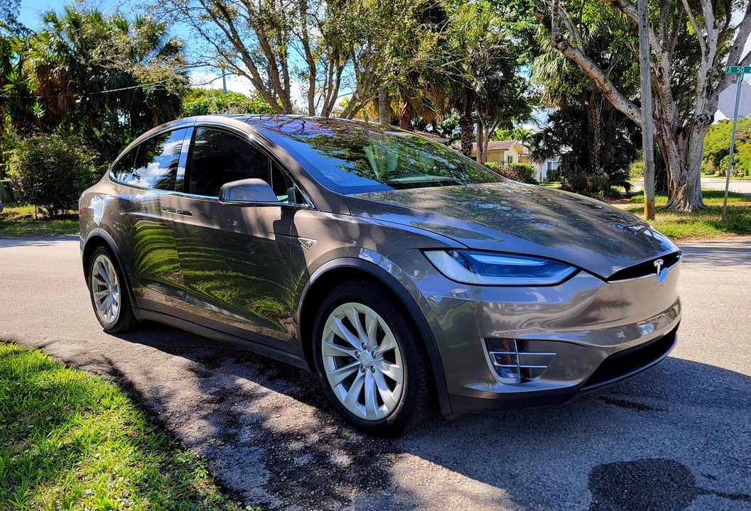2016 Tesla Model X - Image 9 of 31