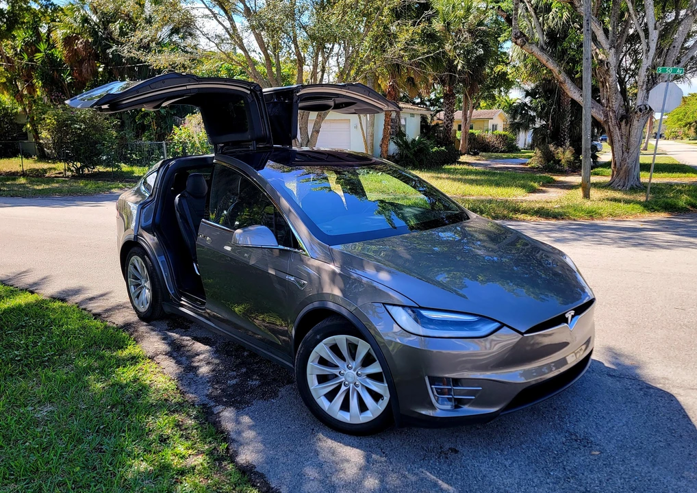 2016 Tesla Model X - Image 25 of 31
