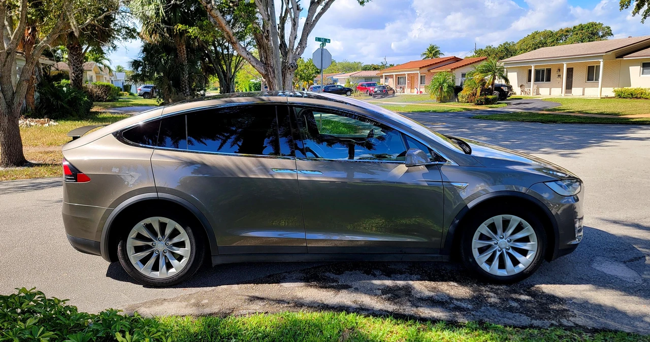 2016 Tesla Model X - Image 8 of 31