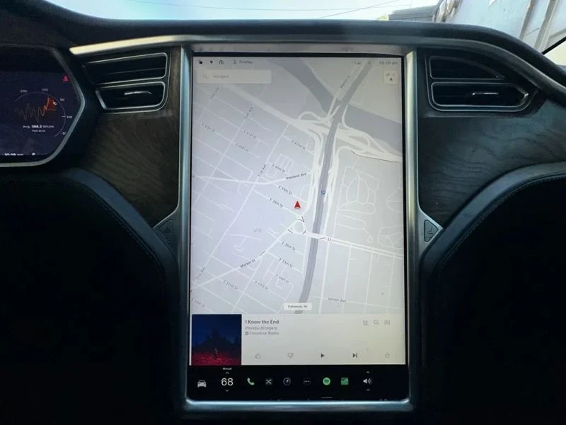 2016 Tesla Model X - Image 11 of 12