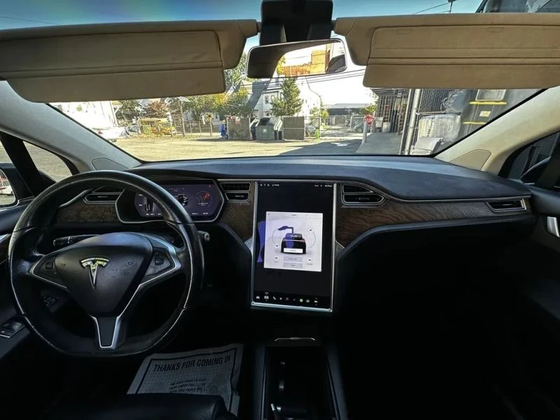 2016 Tesla Model X - Image 9 of 12