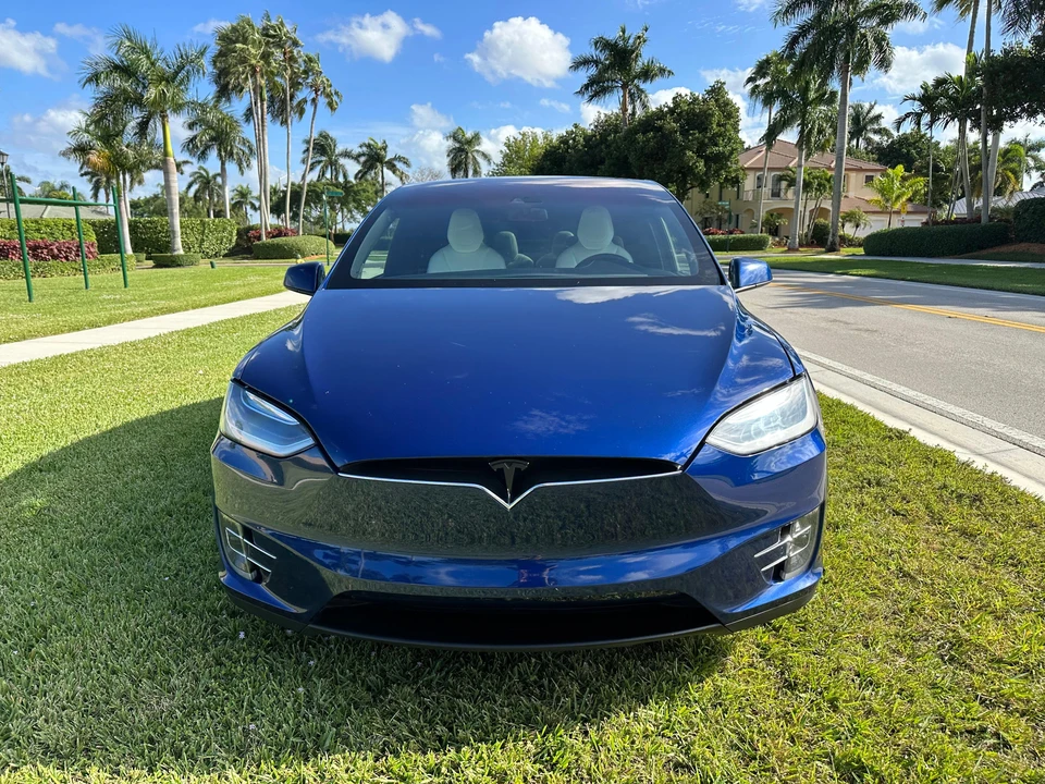2016 Tesla Model X - Image 8 of 31