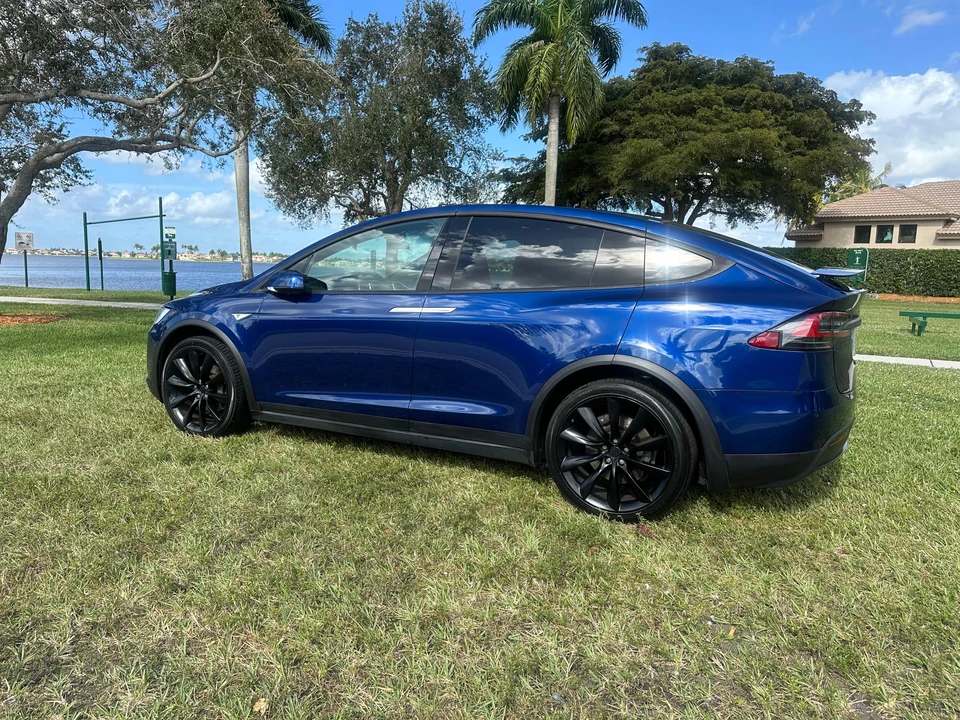 2016 Tesla Model X - Image 15 of 31