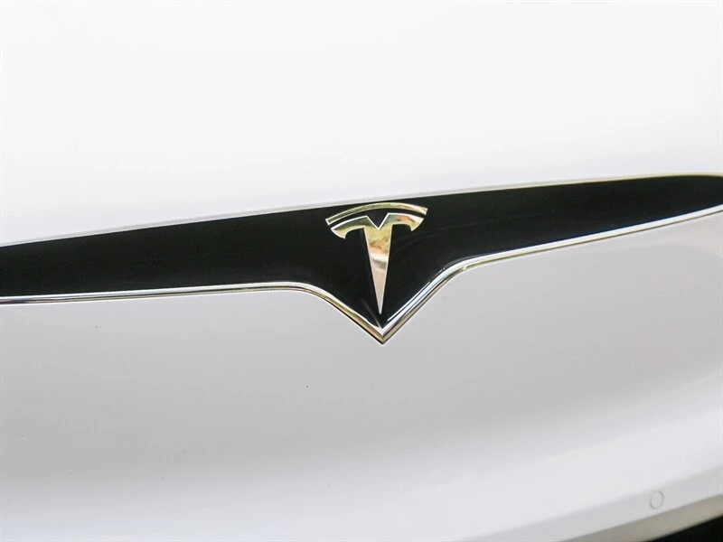 2016 Tesla Model X - Image 13 of 21
