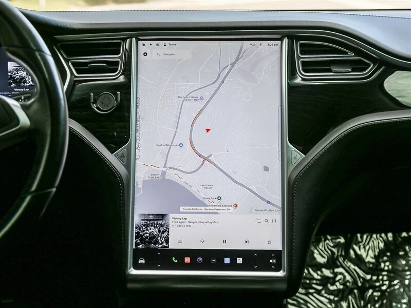 2016 Tesla Model X - Image 19 of 21