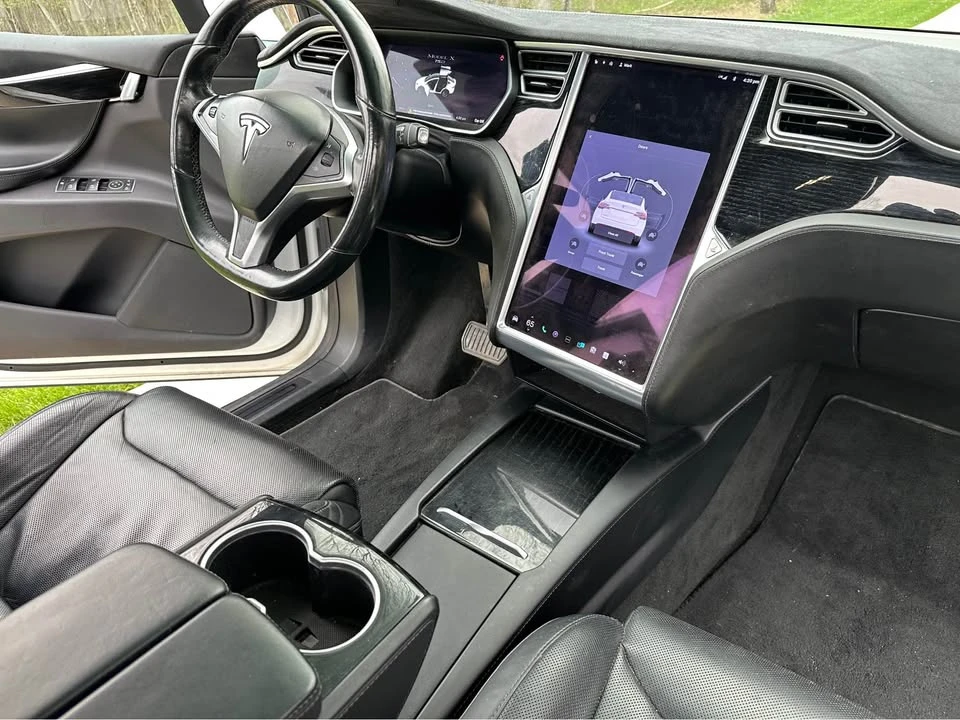 2016 Tesla Model X - Image 14 of 15