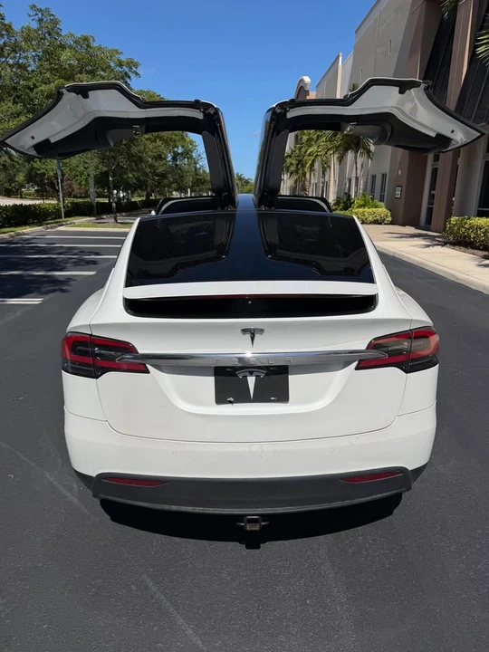 2016 Tesla Model X - Image 5 of 17
