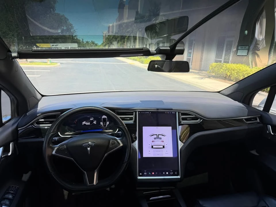 2016 Tesla Model X - Image 9 of 17