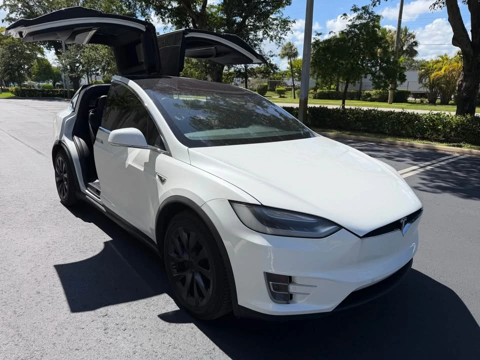 2016 Tesla Model X - Image 2 of 17