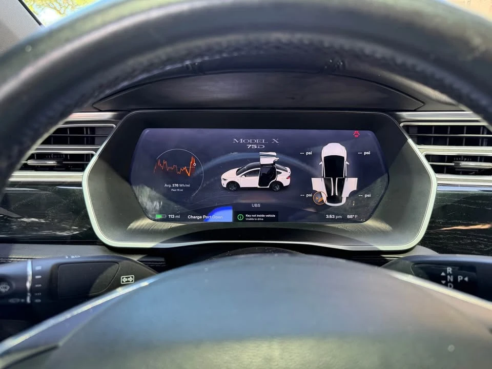 2016 Tesla Model X - Image 13 of 17