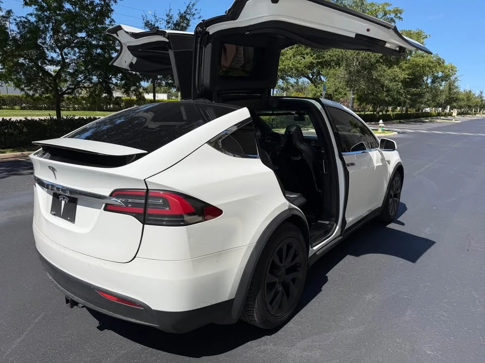 2016 Tesla Model X - Image 4 of 17