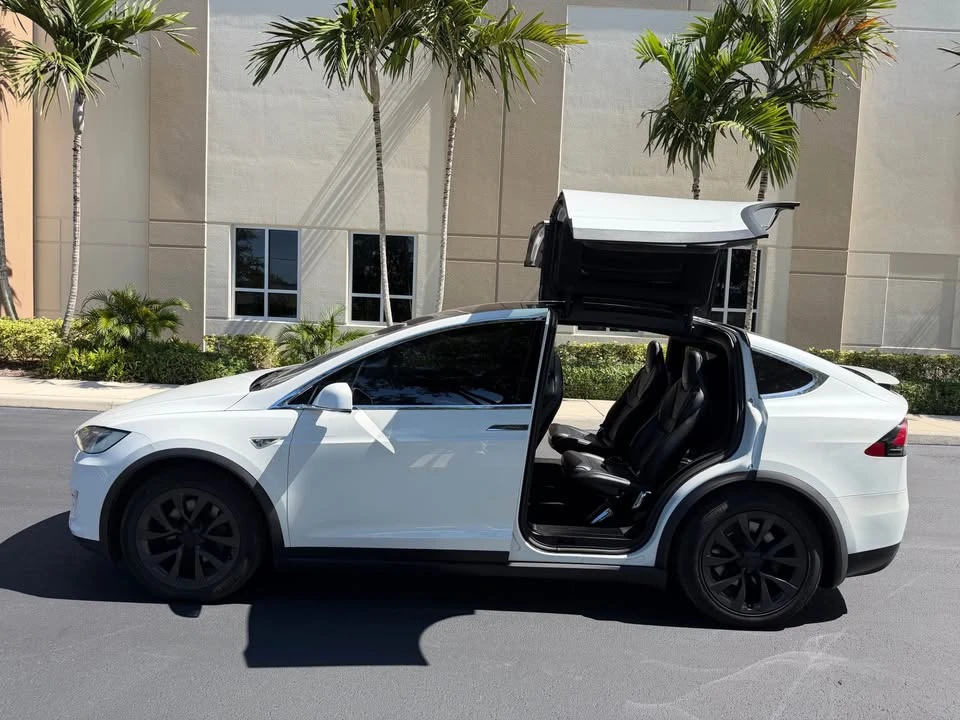 2016 Tesla Model X - Image 7 of 17