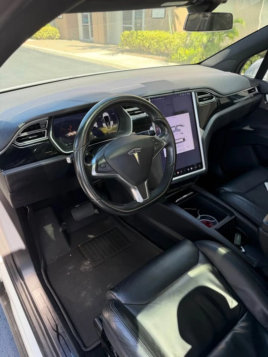 2016 Tesla Model X - Image 10 of 17