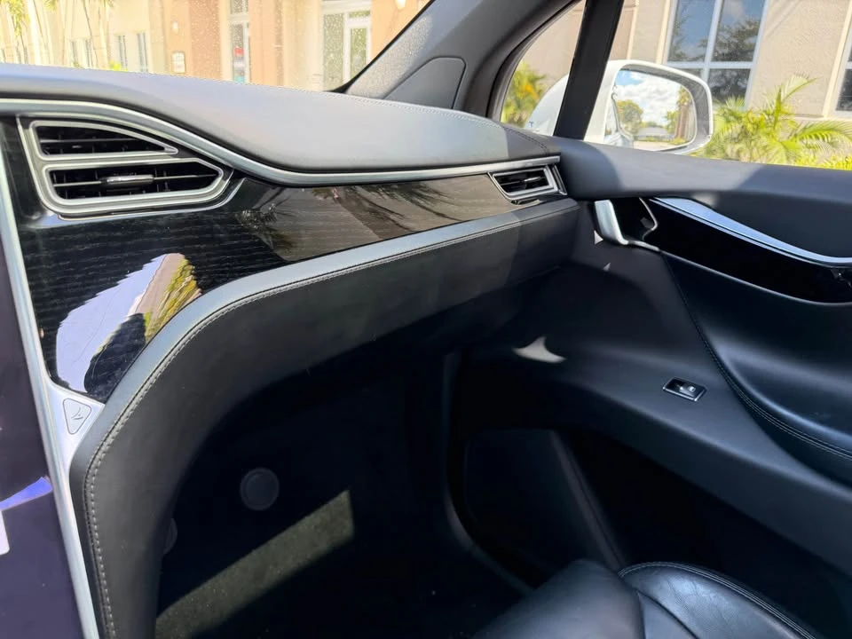 2016 Tesla Model X - Image 15 of 17