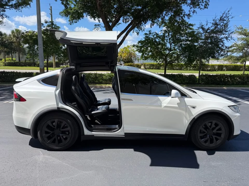 2016 Tesla Model X - Image 3 of 17
