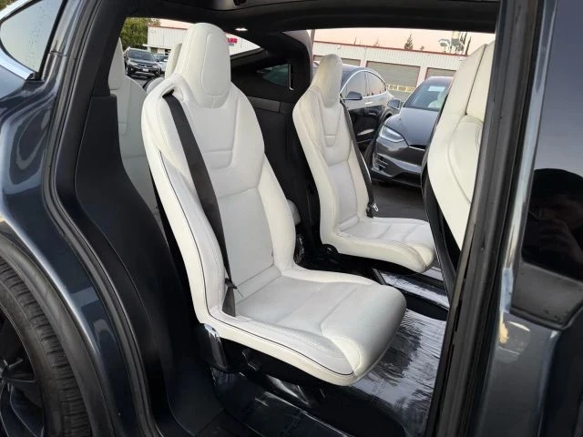 2016 Tesla Model X - Image 17 of 21