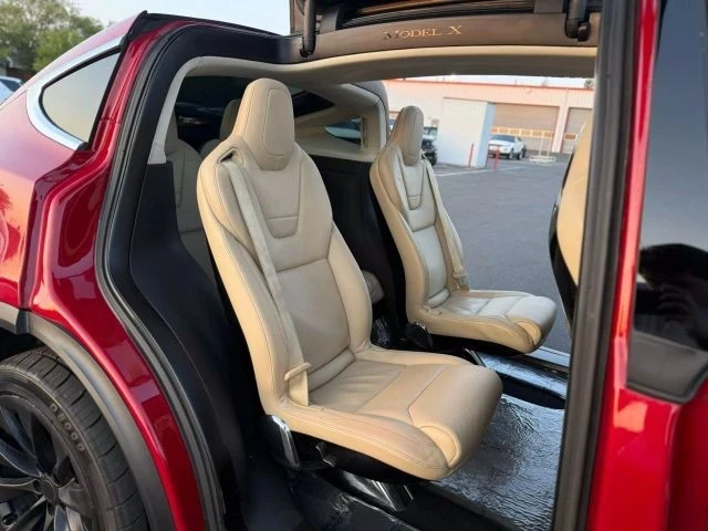 2016 Tesla Model X - Image 18 of 21