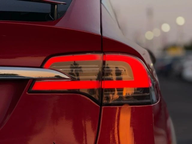 2016 Tesla Model X - Image 9 of 21
