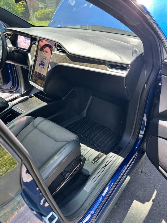 2016 Tesla Model X - Image 8 of 10