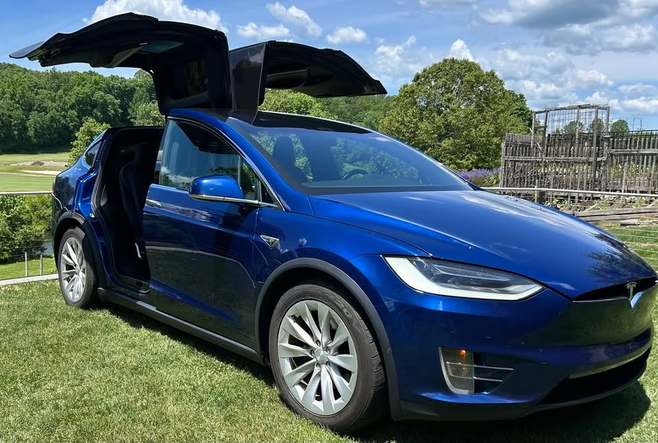 2016 Tesla Model X - Image 2 of 10
