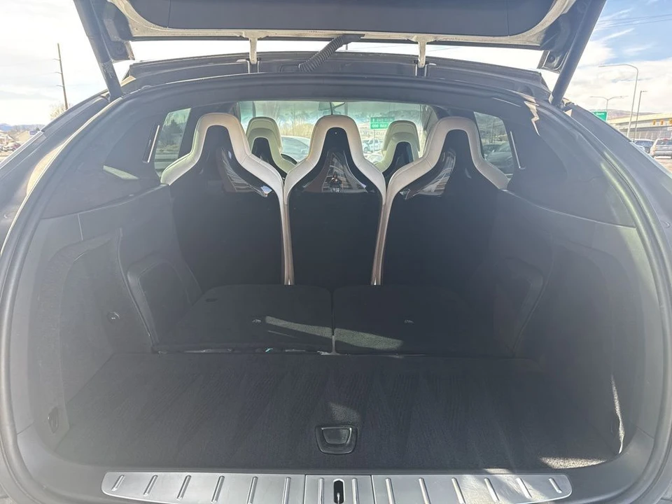 2016 Tesla Model X - Image 19 of 21