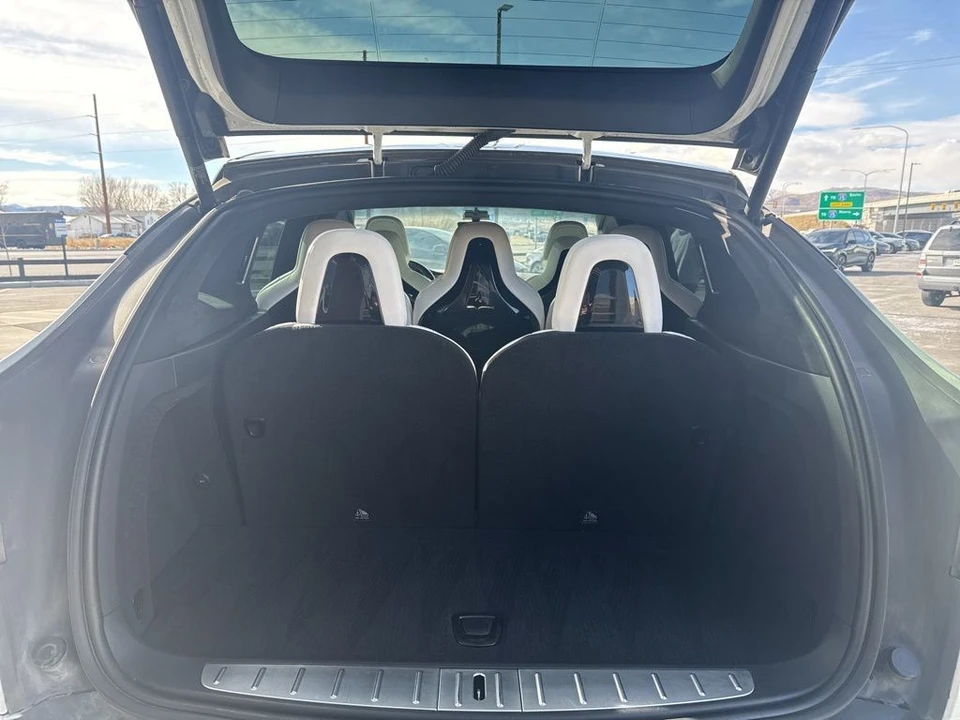2016 Tesla Model X - Image 18 of 21