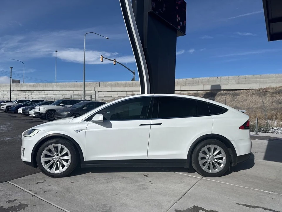 2016 Tesla Model X - Image 5 of 21