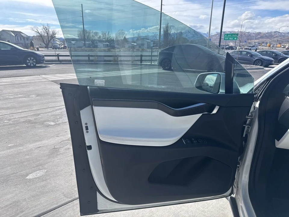 2016 Tesla Model X - Image 11 of 21