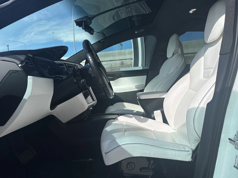 2016 Tesla Model X - Image 13 of 21