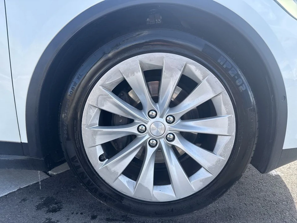 2016 Tesla Model X - Image 10 of 21