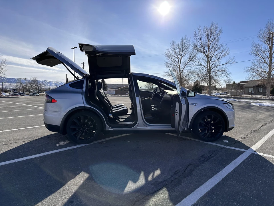 2016 Tesla Model X - Image 25 of 31