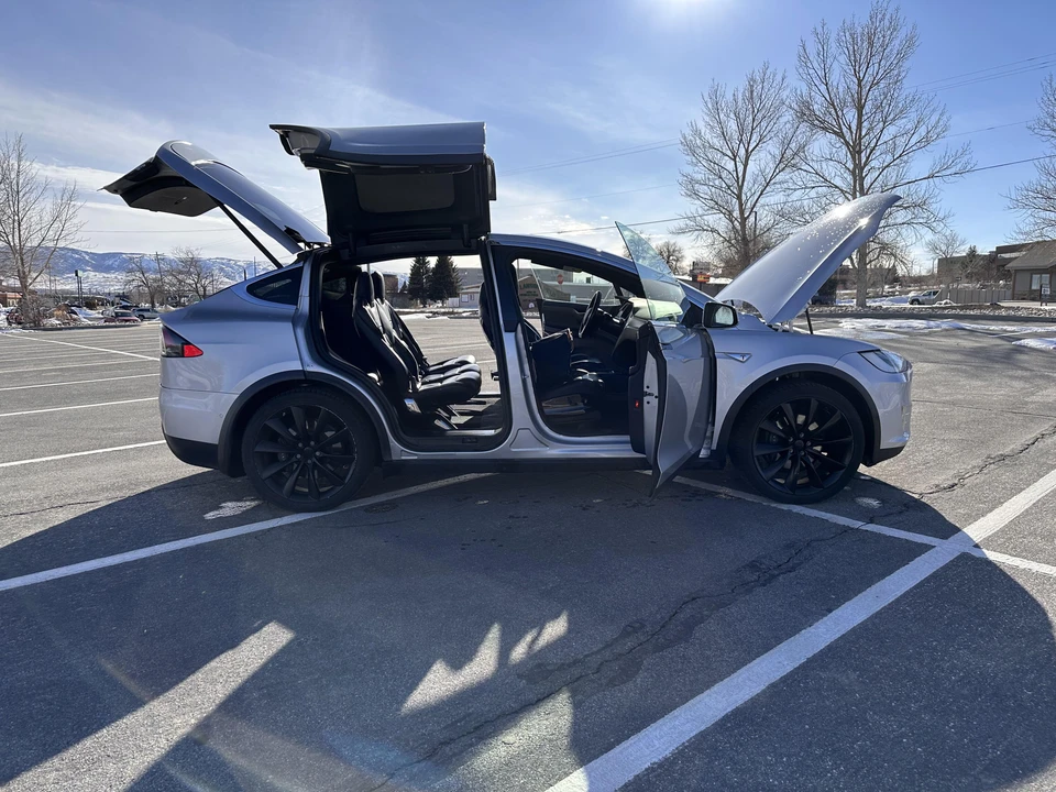2016 Tesla Model X - Image 26 of 31