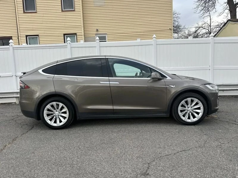 2016 Tesla Model X - Image 8 of 12