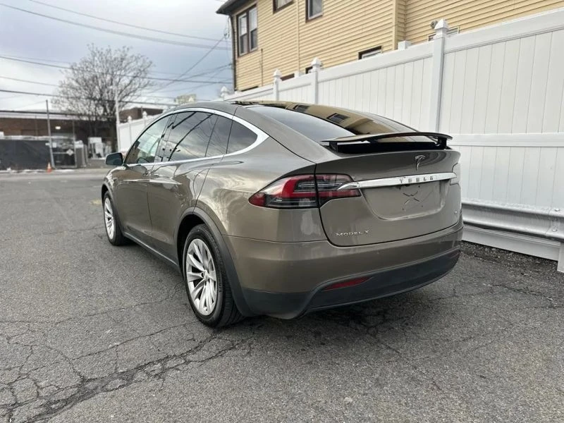2016 Tesla Model X - Image 5 of 12