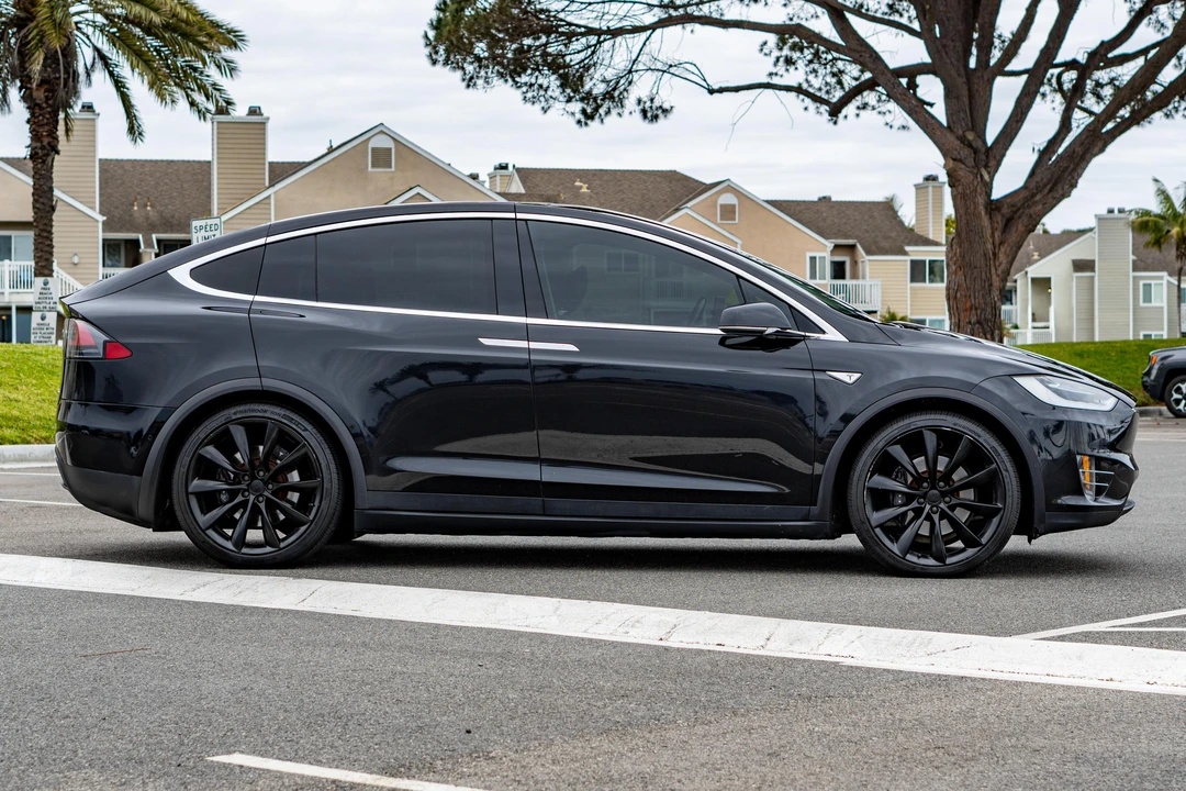 2016 Tesla Model X - Image 9 of 31