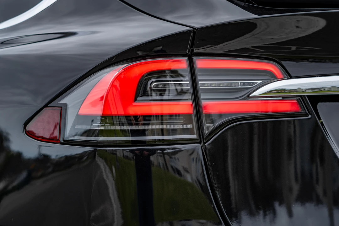 2016 Tesla Model X - Image 16 of 31