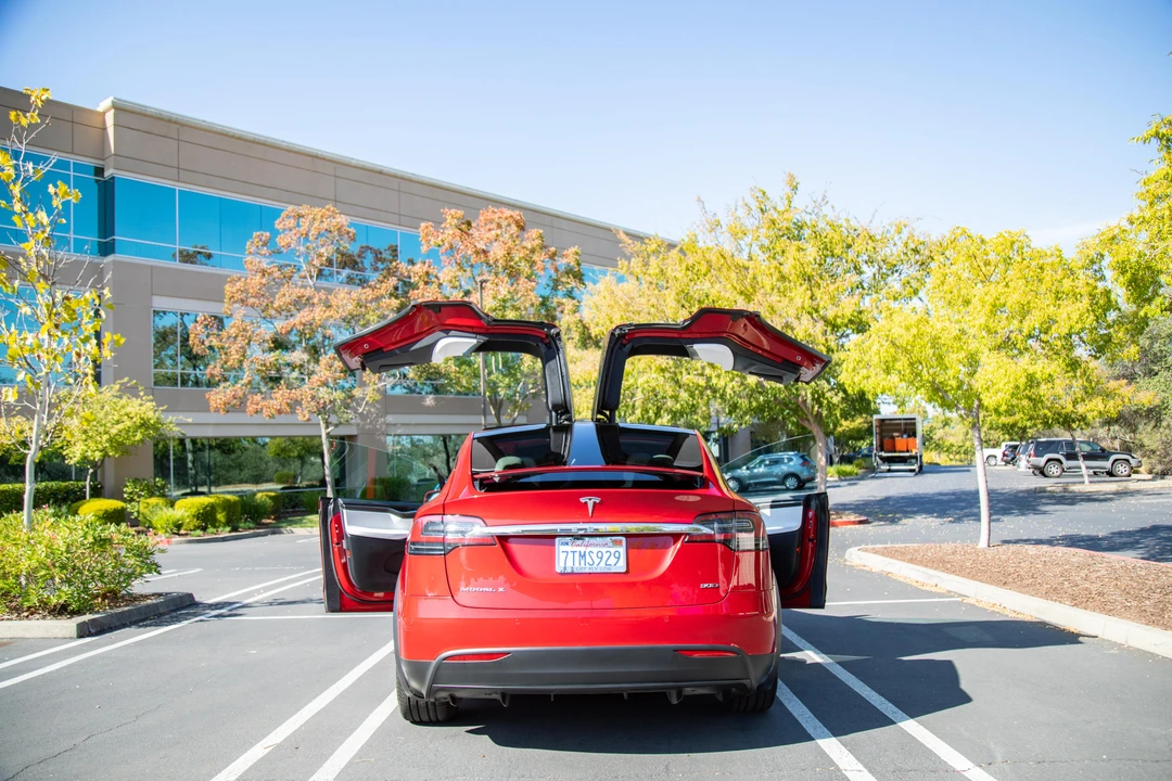 2016 Tesla Model X - Image 25 of 31