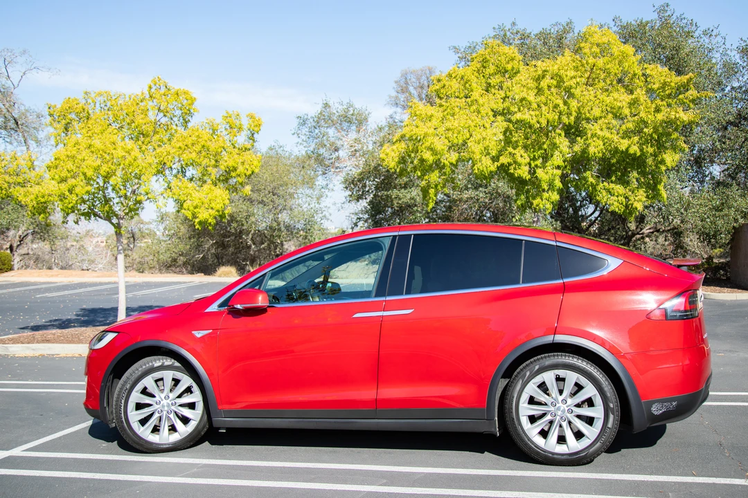 2016 Tesla Model X - Image 9 of 31