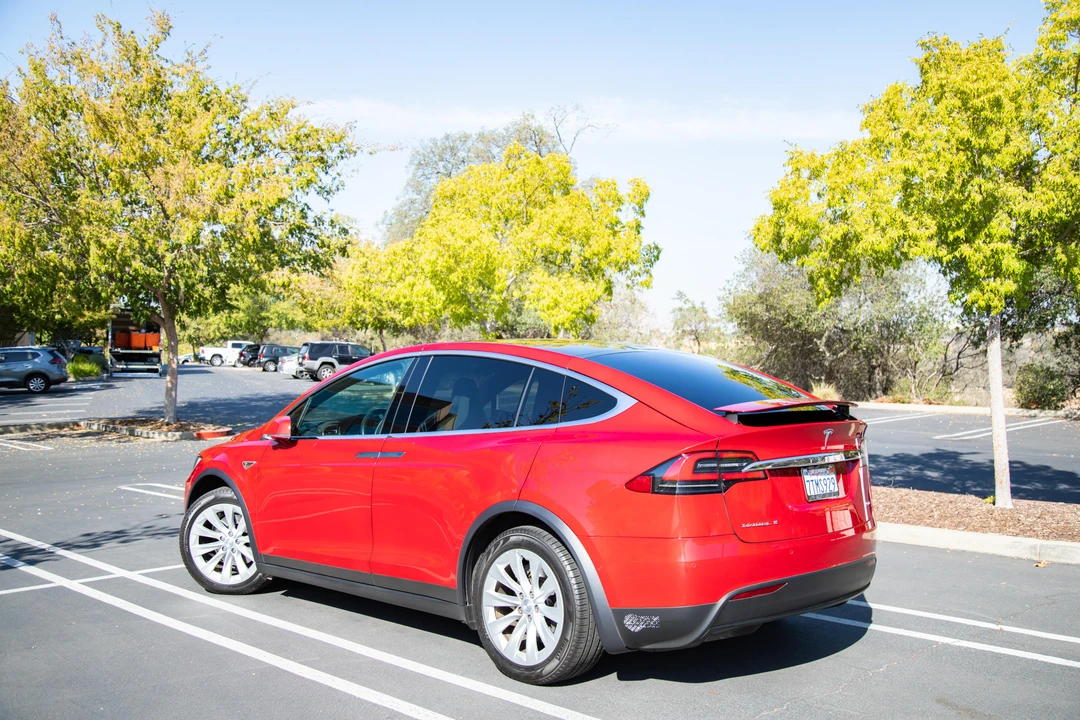 2016 Tesla Model X - Image 10 of 31