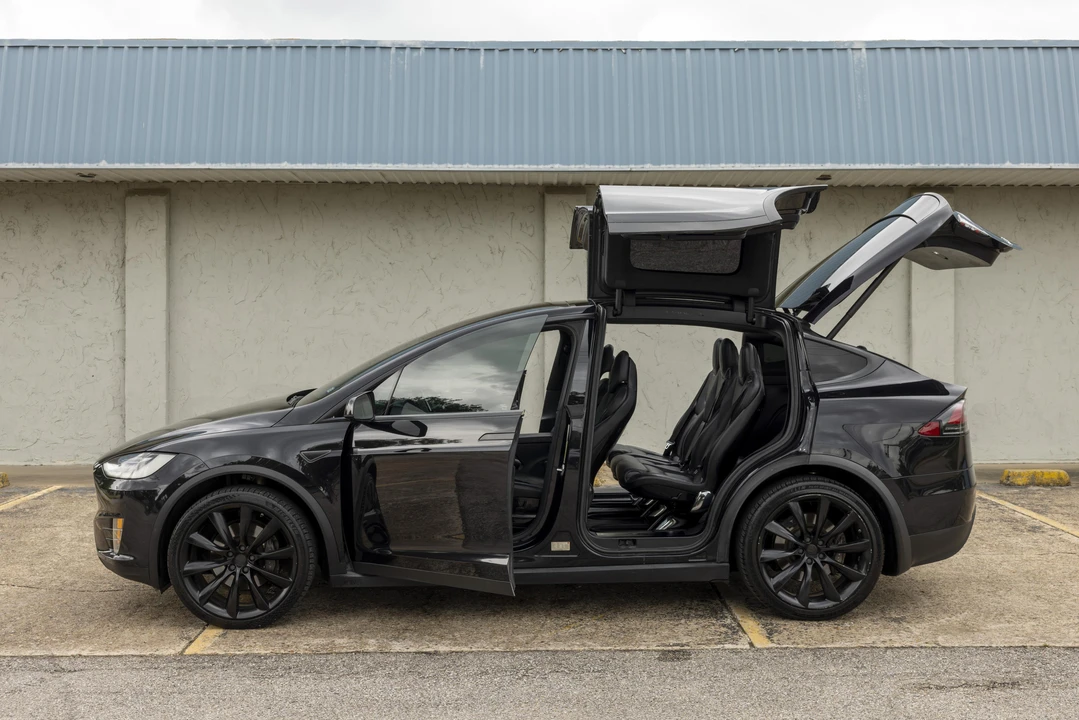 2016 Tesla Model X - Image 10 of 31