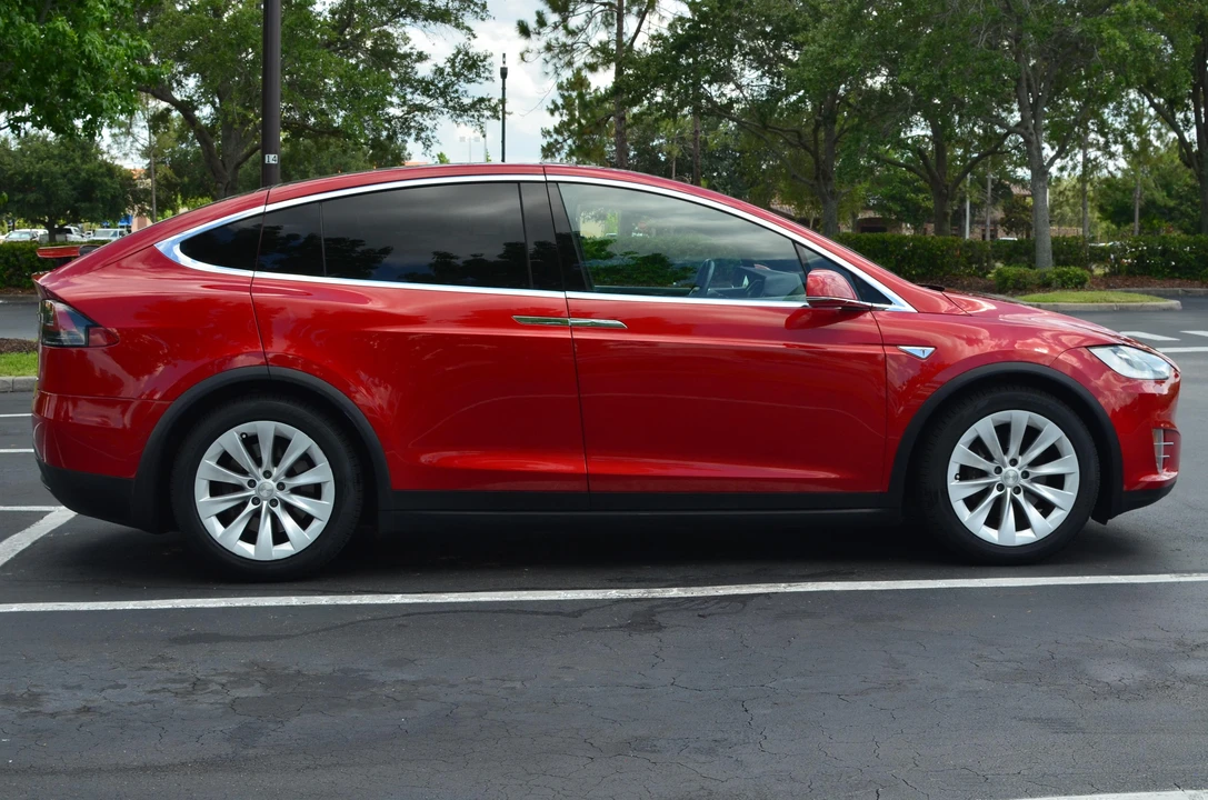 2016 Tesla Model X - Image 9 of 31