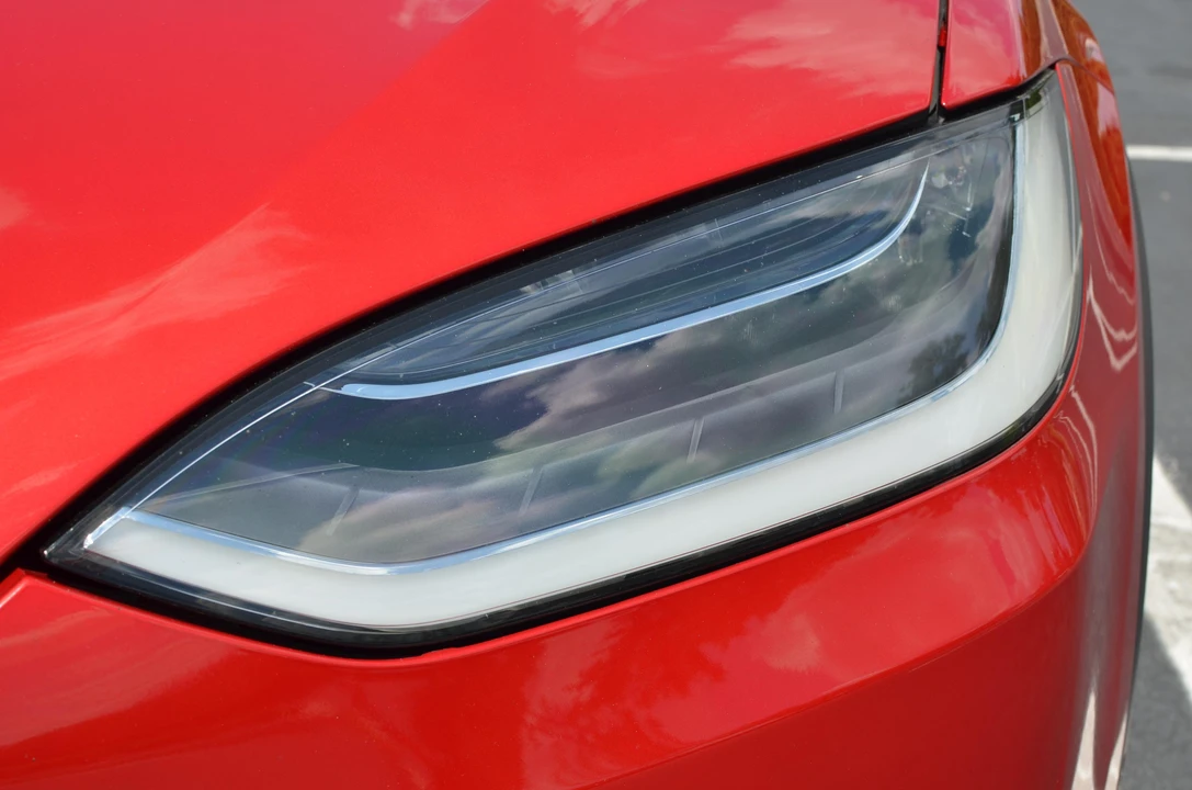 2016 Tesla Model X - Image 19 of 31
