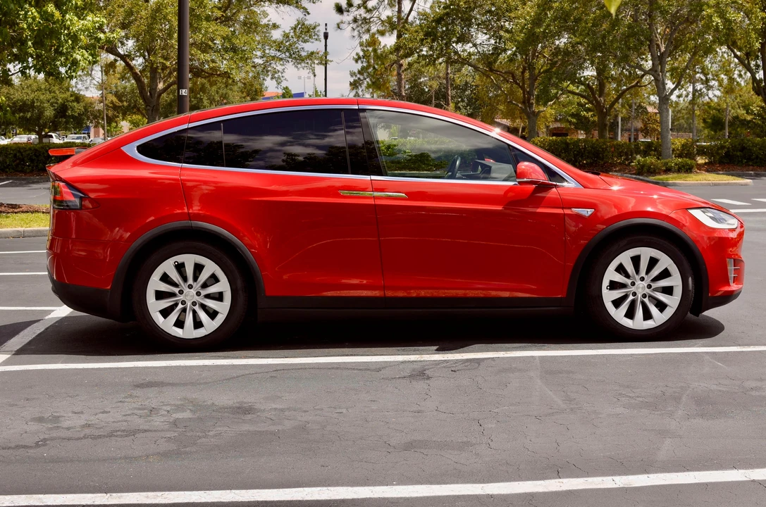2016 Tesla Model X - Image 10 of 31